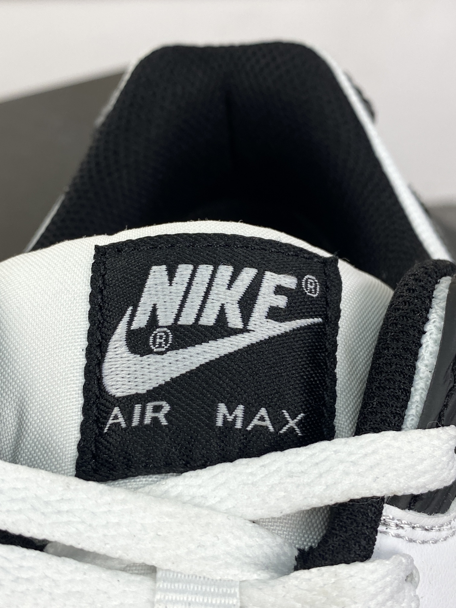 200 耐克Nike Air Max 90"Panda White Black"系列低帮复古慢跑鞋“白黑熊猫”CN8490-101