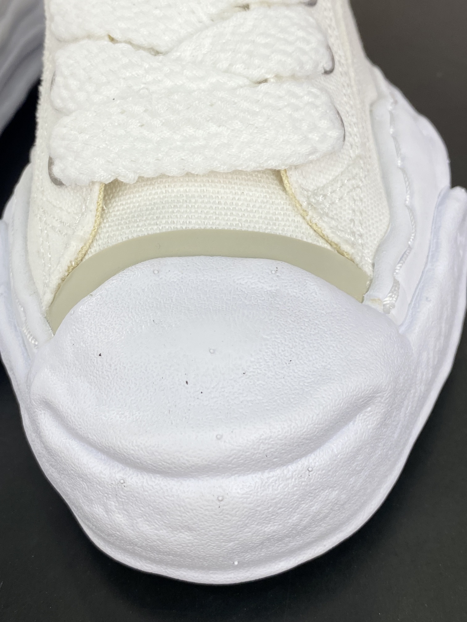 260 MMY/Maison Mihara Yasuhiro Original Sole Toe Cap Lowcut Canvas Sneaker 板鞋“开口笑帆布白米”A05FW702/WHITE