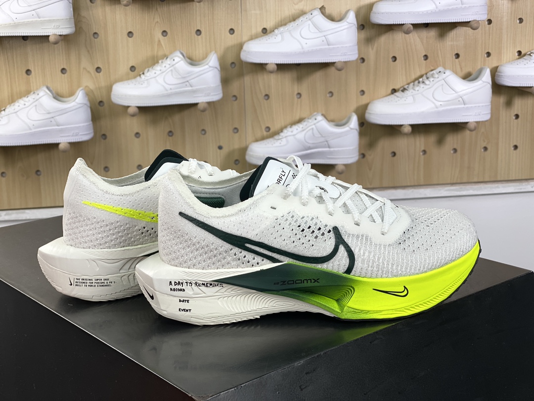 220 耐克Nike ZoomX Vaporfly Nextquot;White Pro Green"空气慢跑鞋“针织白深绿荧光绿渐变”FZ4017-100