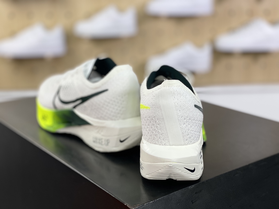 220 耐克Nike ZoomX Vaporfly Nextquot;White Pro Green"空气慢跑鞋“针织白深绿荧光绿渐变”FZ4017-100