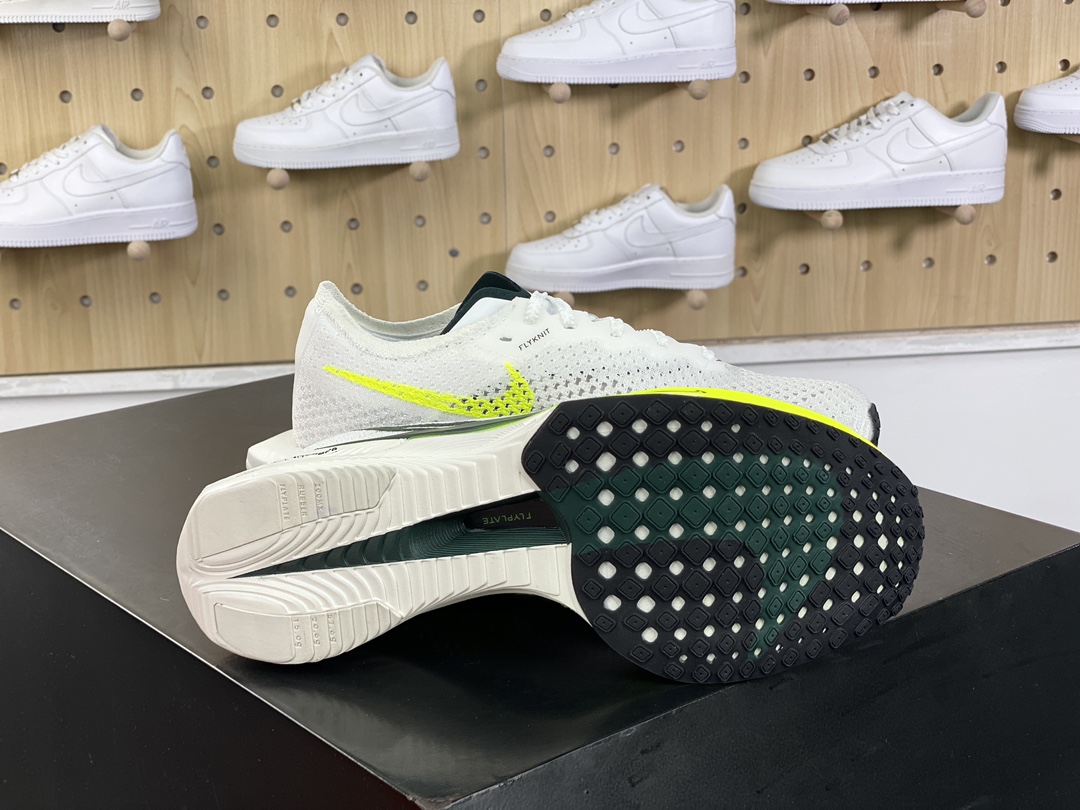 220 耐克Nike ZoomX Vaporfly Nextquot;White Pro Green"空气慢跑鞋“针织白深绿荧光绿渐变”FZ4017-100