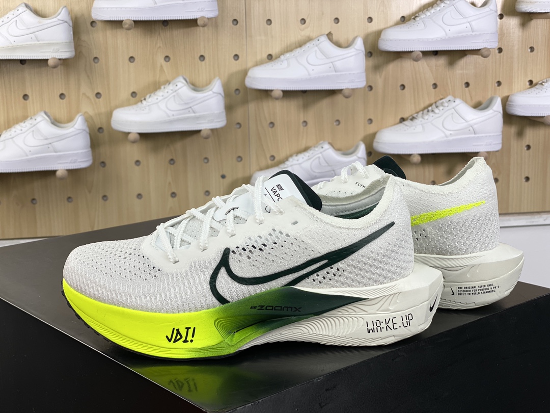 220 耐克Nike ZoomX Vaporfly Nextquot;White Pro Green"空气慢跑鞋“针织白深绿荧光绿渐变”FZ4017-100