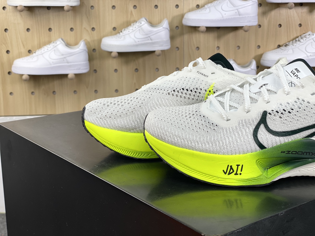 220 耐克Nike ZoomX Vaporfly Nextquot;White Pro Green"空气慢跑鞋“针织白深绿荧光绿渐变”FZ4017-100