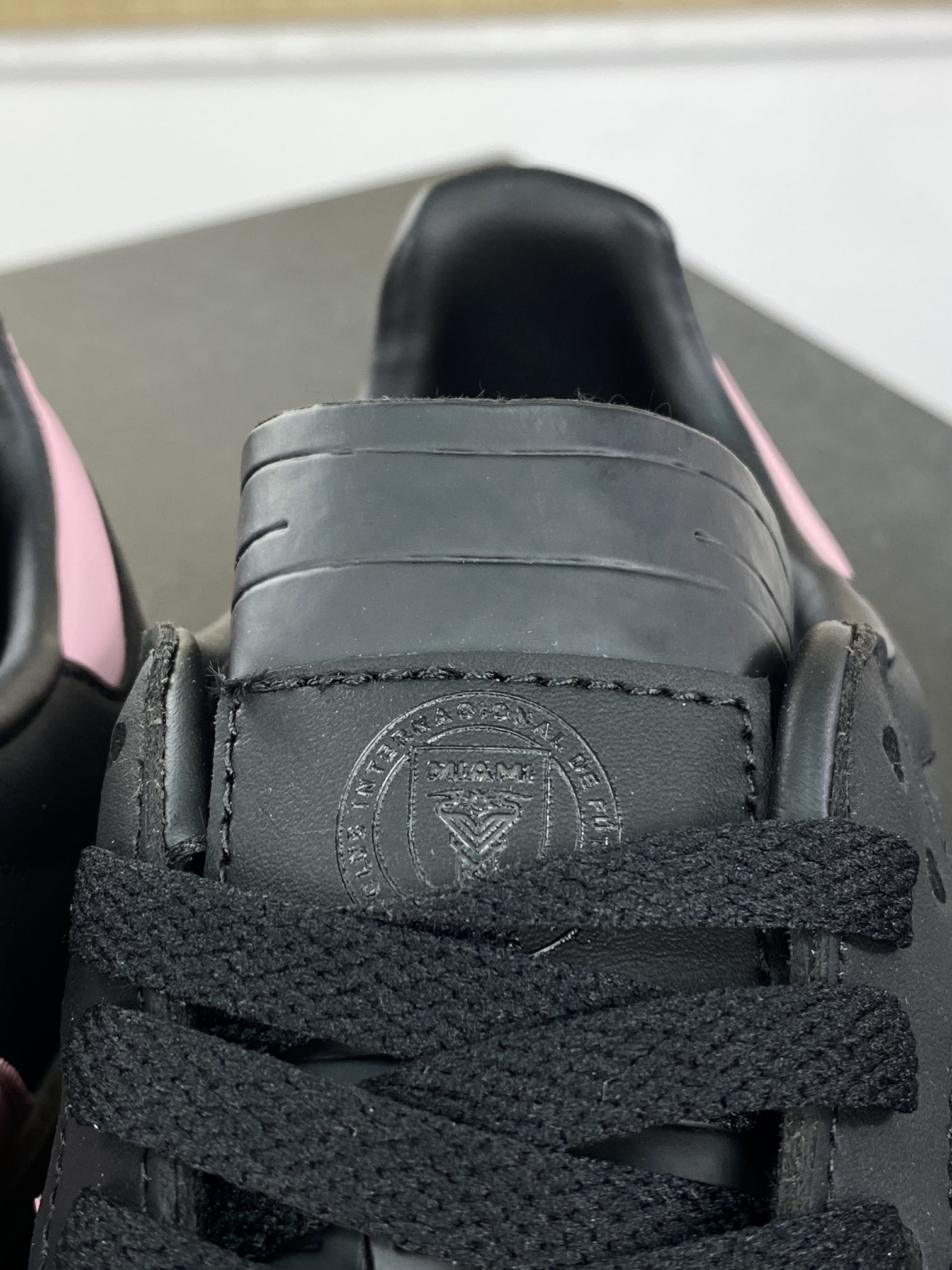 140 Lionel Messi x adidas Samba"Inter Miami CF/Black Pink"桑巴舞板鞋“联名迈阿密黑粉”IH8157