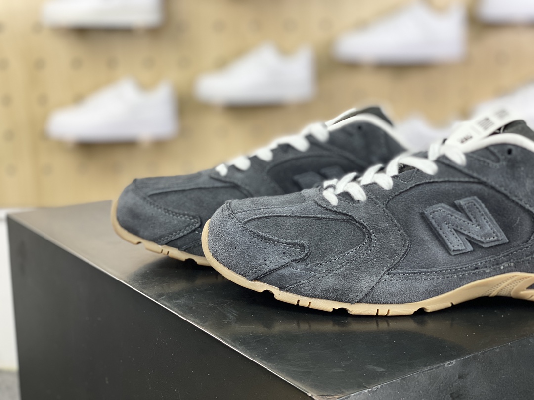 240 Miu Miu x NB新百伦New Balance 530 SL系列低帮经典复古慢跑鞋“联名煤灰生胶底”5E165E_Z5O_F0404_F_D005