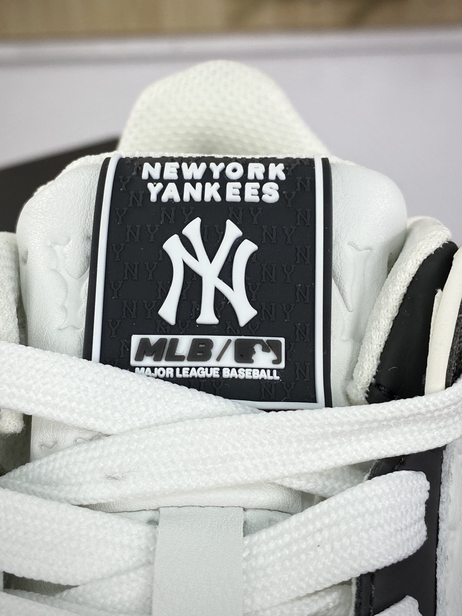 220 New York Yankees x MLB Chunky Liner Basic Mid 学长鞋板鞋“魔术贴牛仔黑白NY压纹”3ASXCMM4N-50BKS