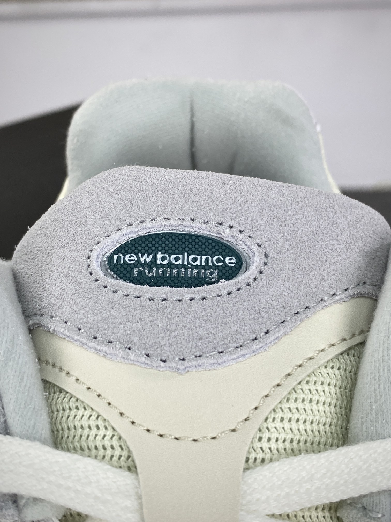 260 NB新百伦New Balance 2002R"Linen with/Slate Grey"系列低帮慢跑鞋“麂皮工装奶油白灰”M2002REK