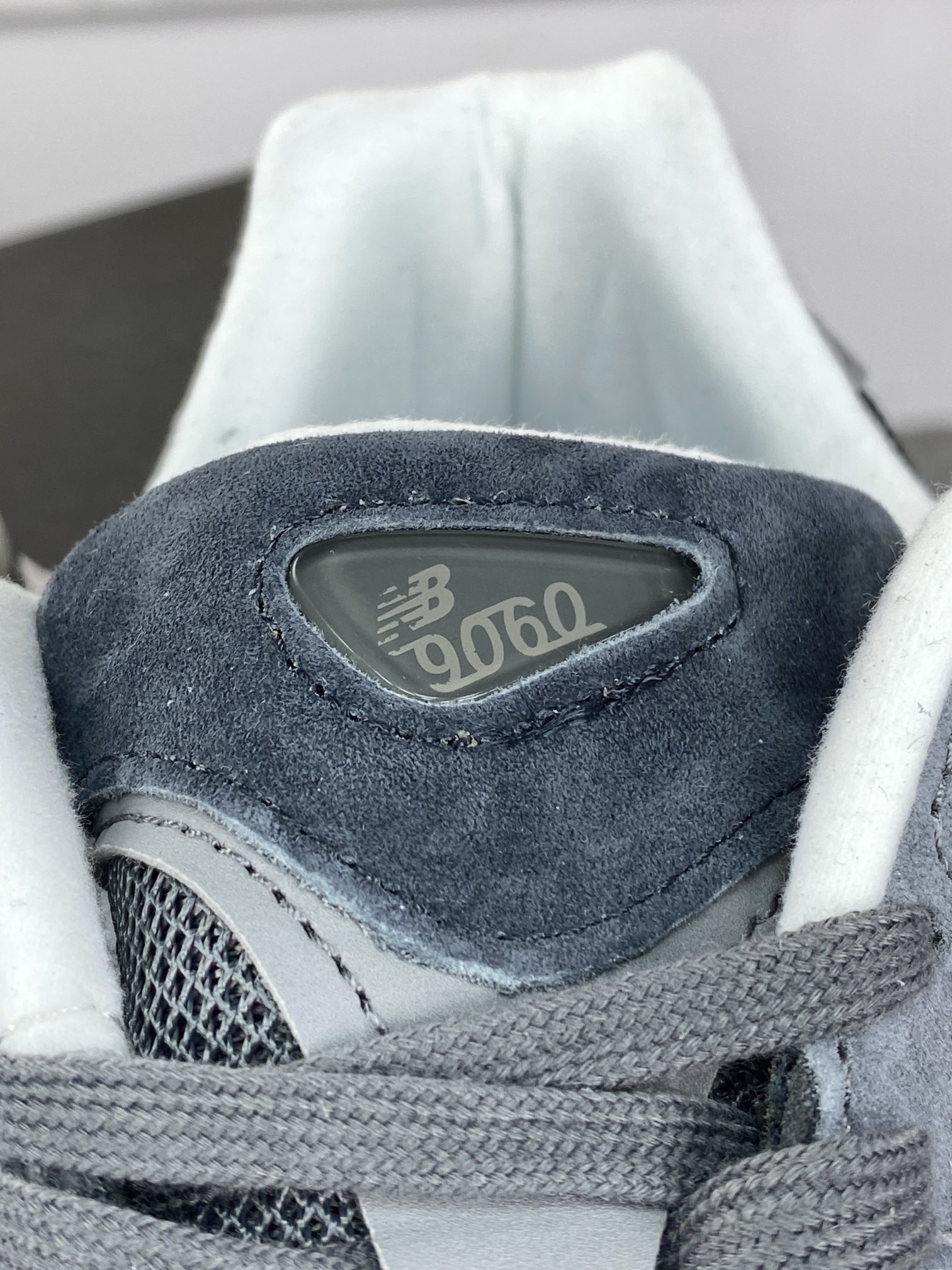 260 新百伦New Balance 9060"Bone Grey"系列复古跑步鞋“深灰”U9060JBM