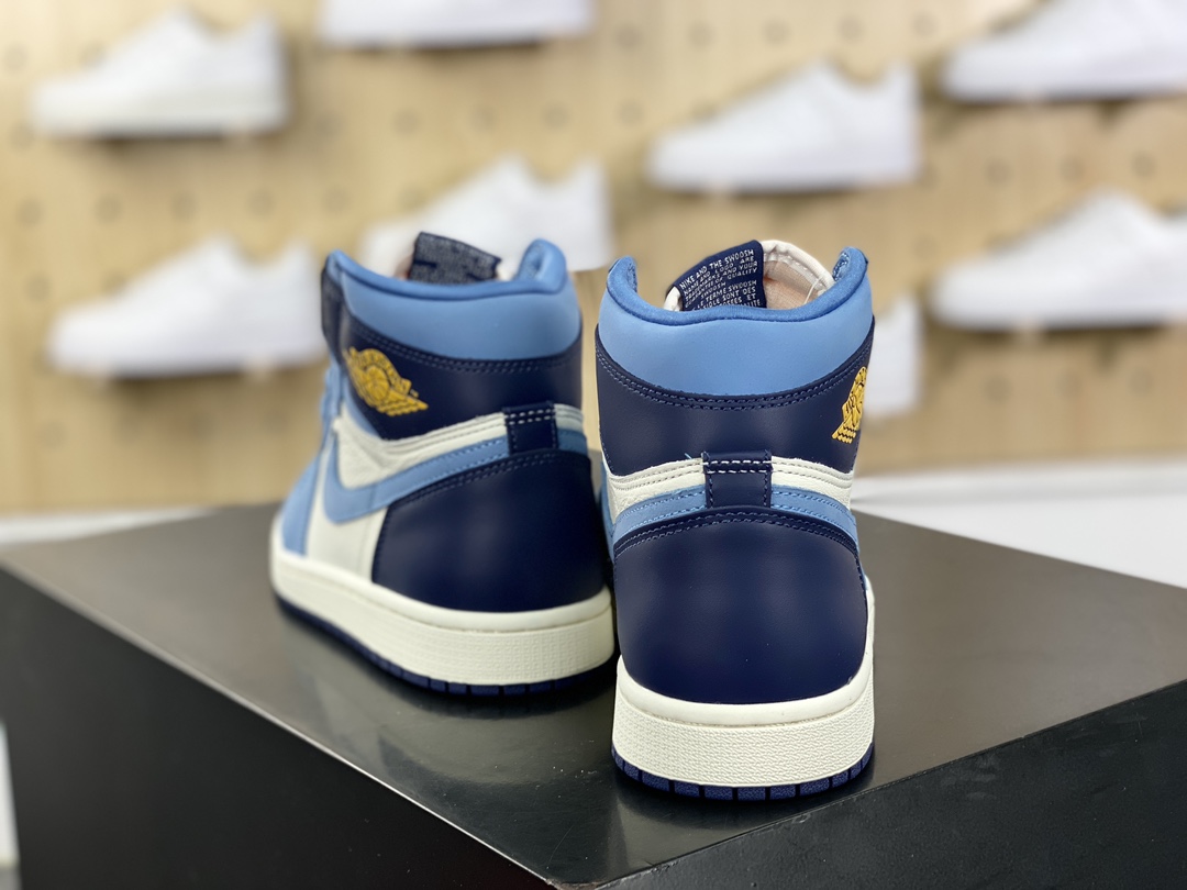 260 耐克Nike WMNS Air Jordan 1 Retro High OG"First in Flight"AJ1代篮球鞋“米白天蓝北卡蓝黑曜石”FD2596-400