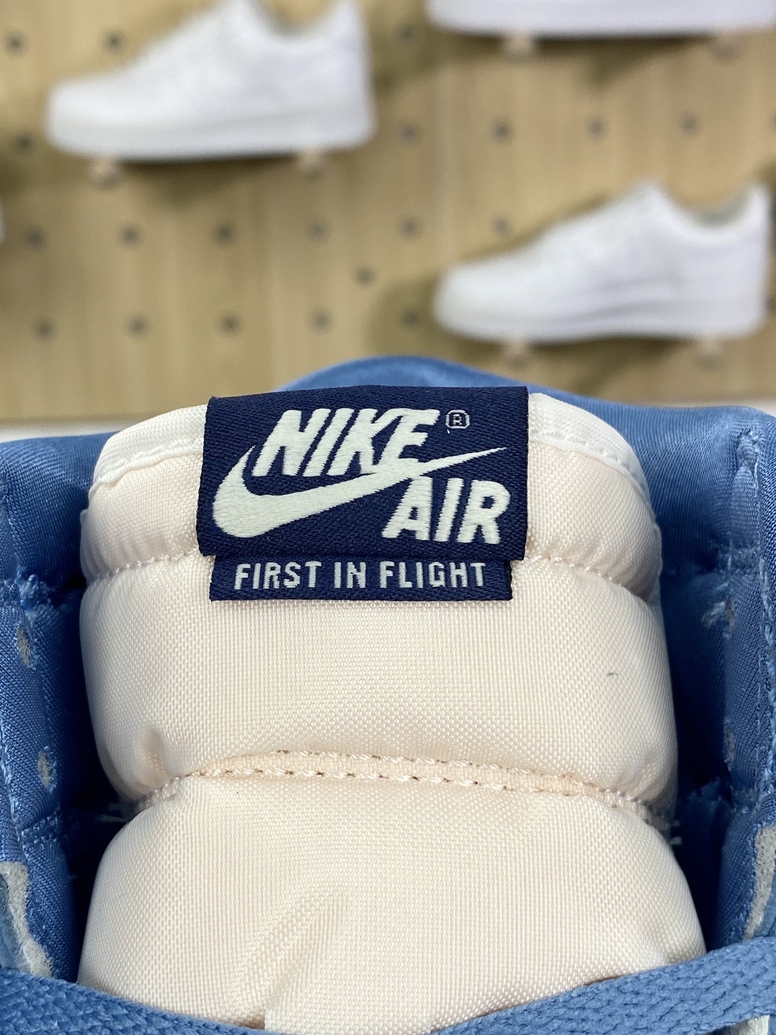260 耐克Nike WMNS Air Jordan 1 Retro High OG"First in Flight"AJ1代篮球鞋“米白天蓝北卡蓝黑曜石”FD2596-400