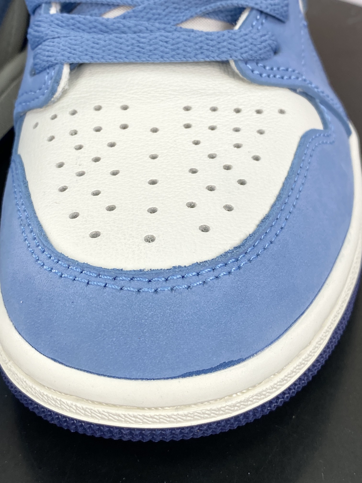 260 耐克Nike WMNS Air Jordan 1 Retro High OG"First in Flight"AJ1代篮球鞋“米白天蓝北卡蓝黑曜石”FD2596-400