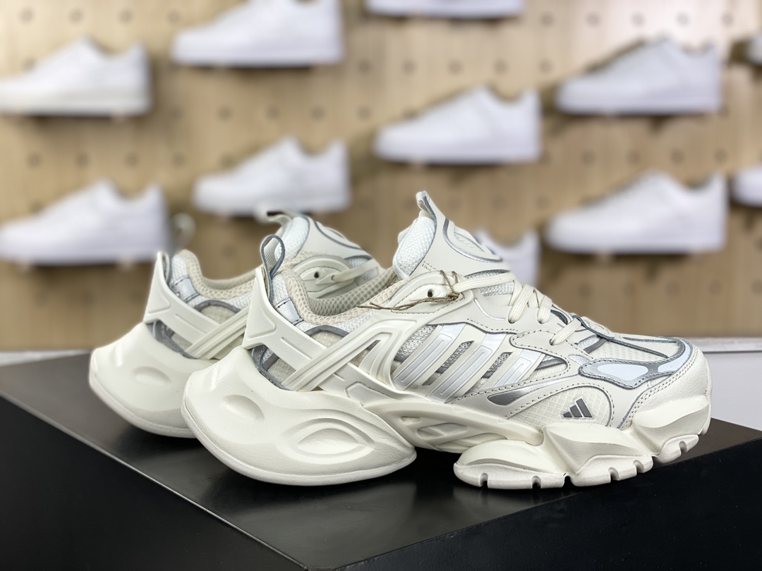 240 Adidas XLG Runner Deluxe 跑步者豪华版系列低帮慢跑鞋“奶白银”IH7795