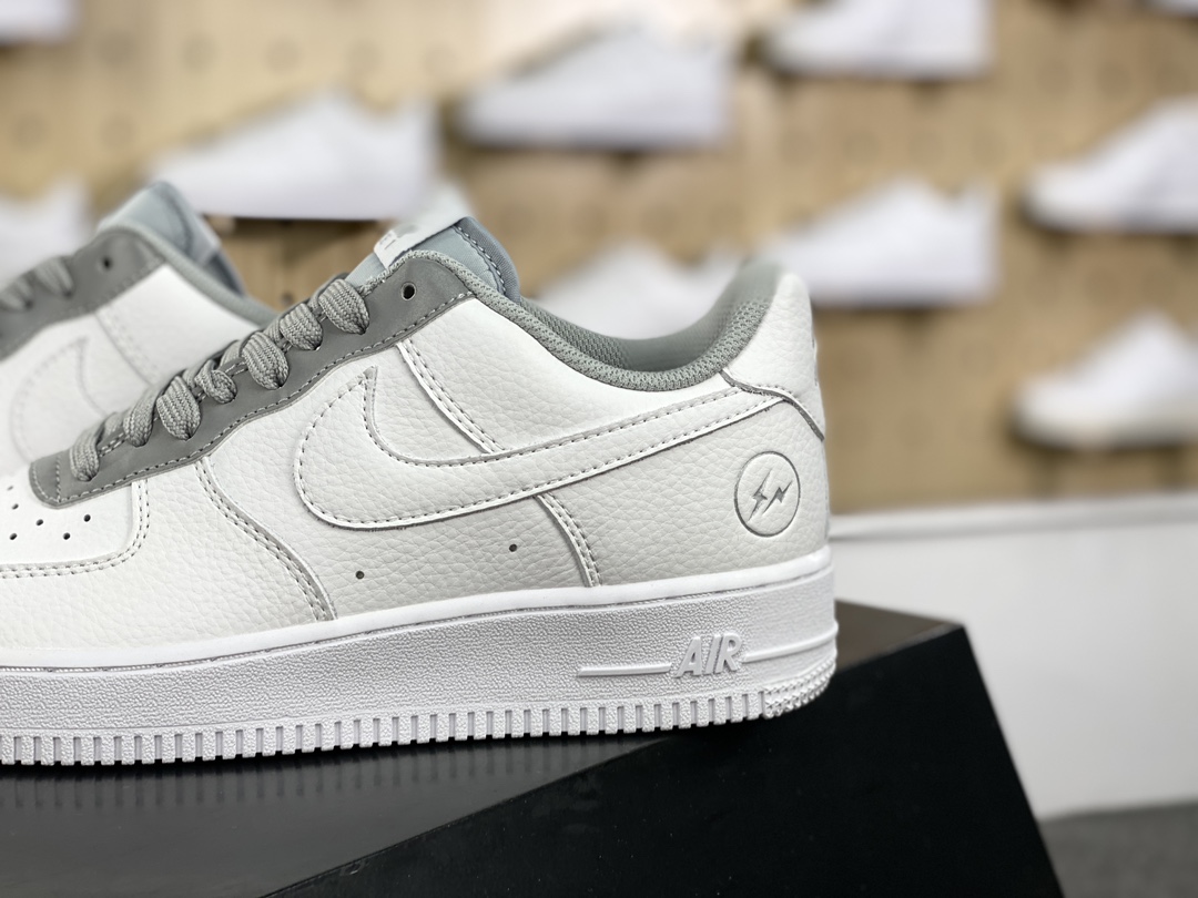 220 Fragment Design x Nike Air Force 1’07 Low"Fragment Design"空军一号板鞋“皮革白银藤原浩闪电”TT0801-605