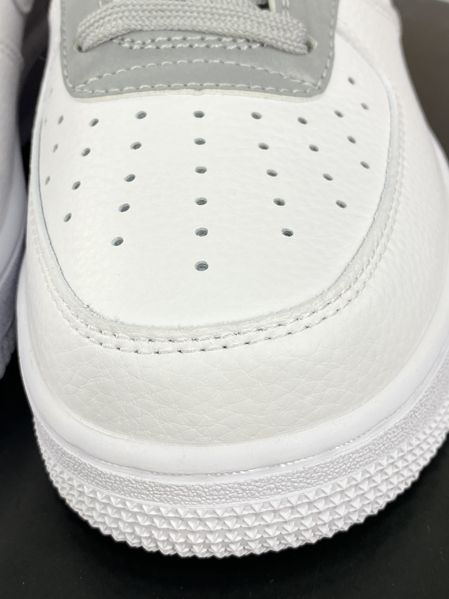 220 Fragment Design x Nike Air Force 1’07 Low"Fragment Design"空军一号板鞋“皮革白银藤原浩闪电”TT0801-605