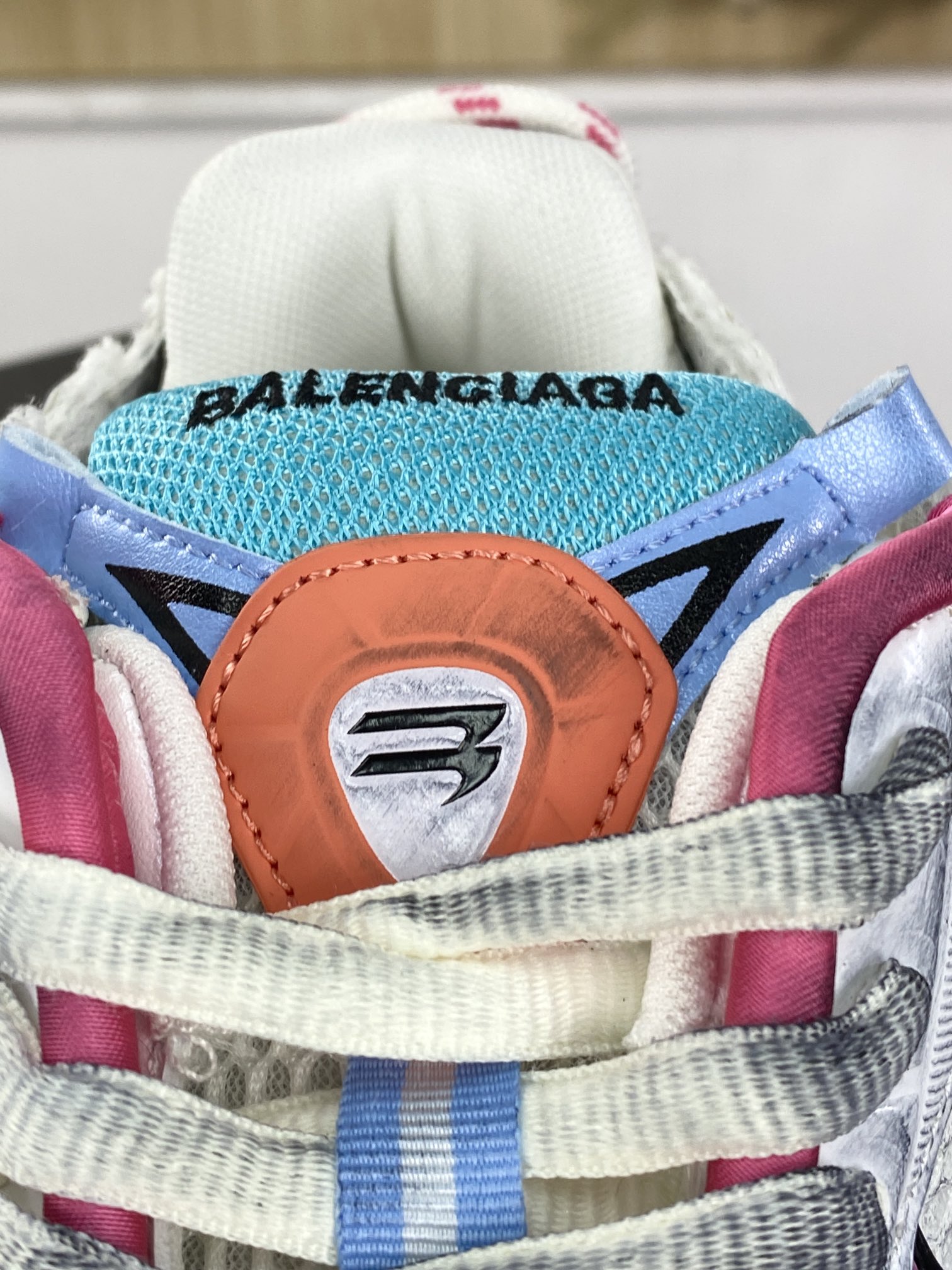 500 巴黎世家BALENCIAGA Runner Sneaker"White/Water Blue"慢跑 772767 W3RBW 2325