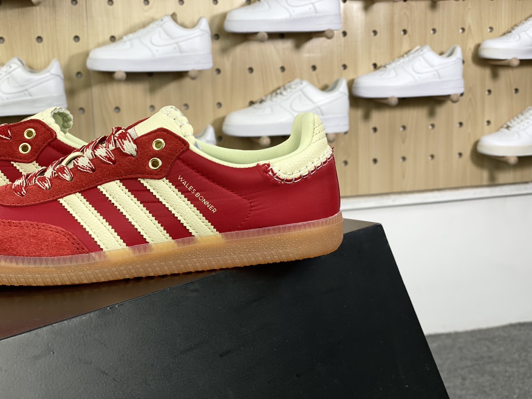 180 Wales Bonner x Adidas Originals Samba 桑巴舞系列绅士板鞋“大学红米白”GY6612