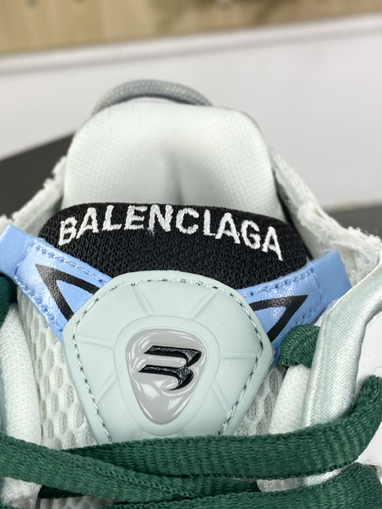 500 巴黎世家BALENCIAGA Runner Sneaker”White/Water Blue”慢跑鞋“解构破坏白水蓝涂鸦LOGO”772767 W3RBW 063