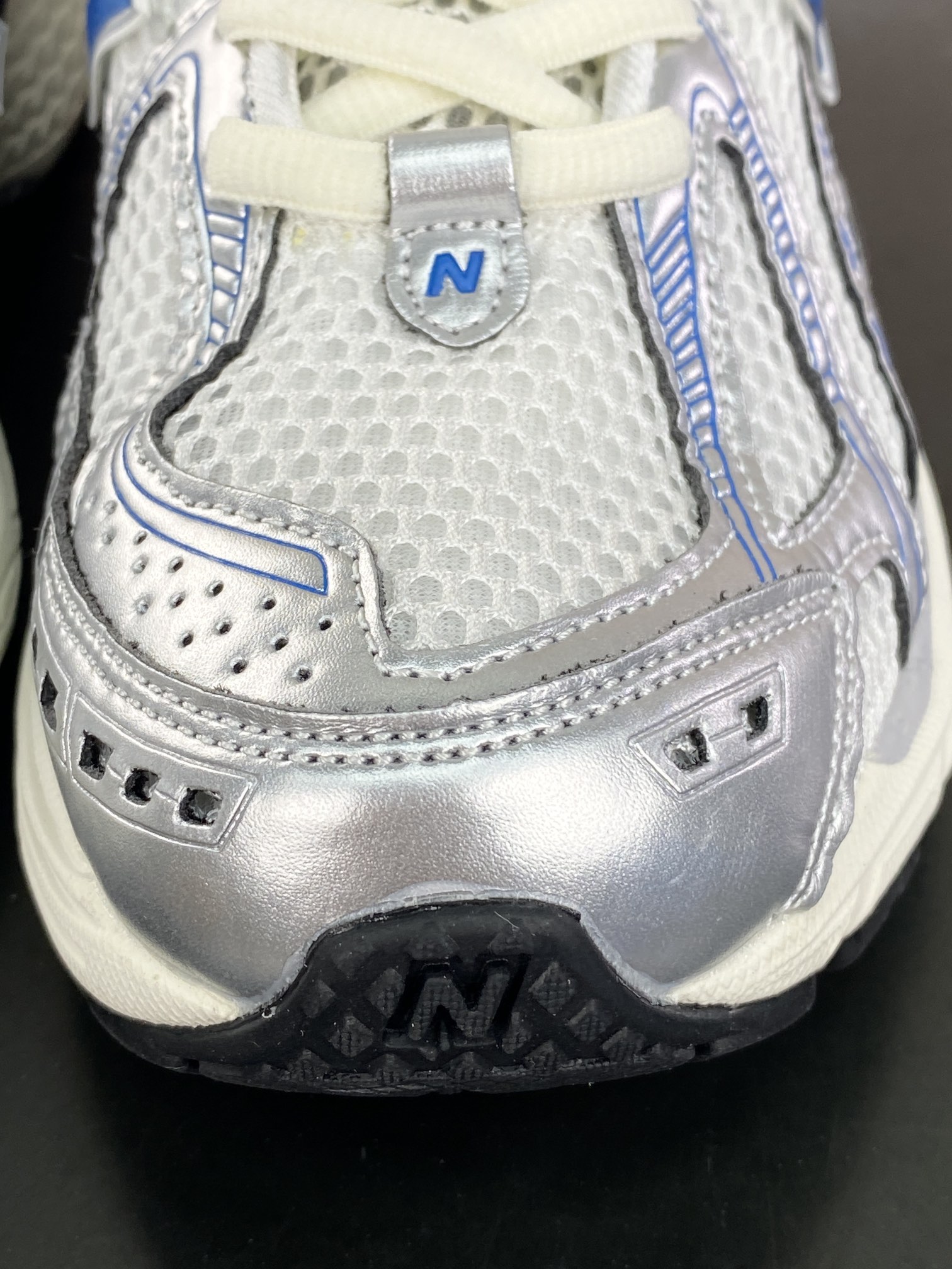 240 NB新百伦New Balance M1906R”Silver Metallic”系列低帮慢跑鞋“金属银灰蓝”M1906REB