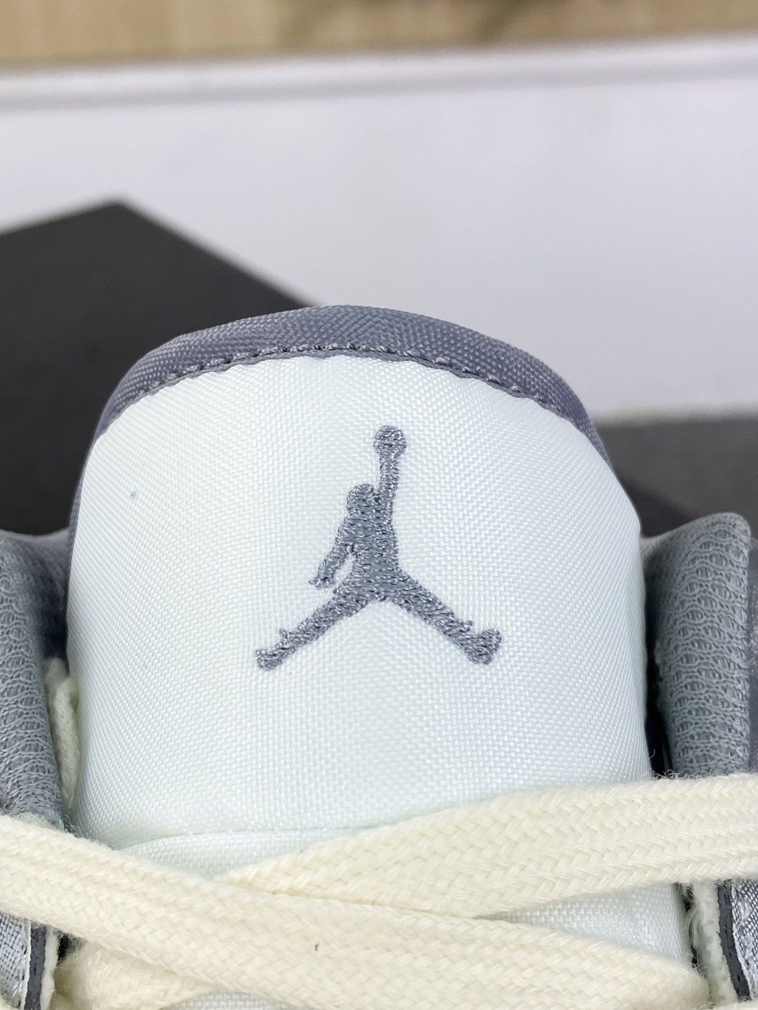 Nike Air Jordan 1 Low ”Modern Mirror” AJ1 Jordan first generation low-top basketball shoes ”beige silver black perseverance flower rope” 553560-053