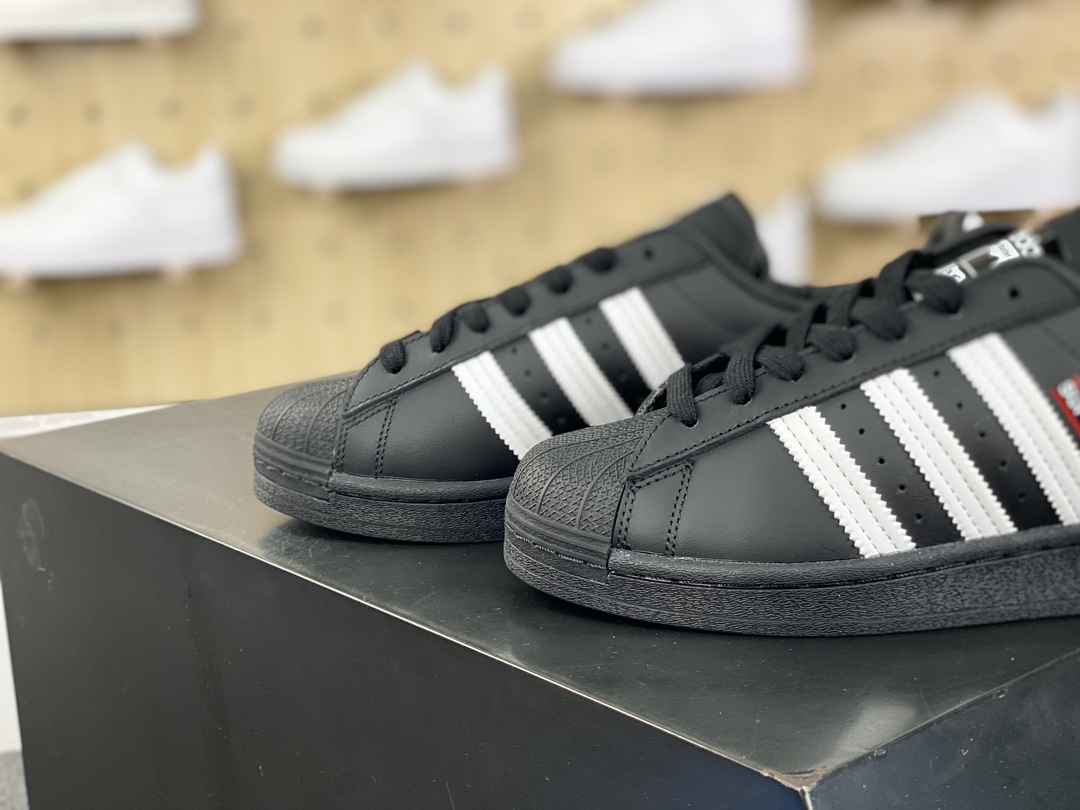adidas Originals Superstars ”Injection” shell toe sneakers ”Joint black and white red label” FX7617