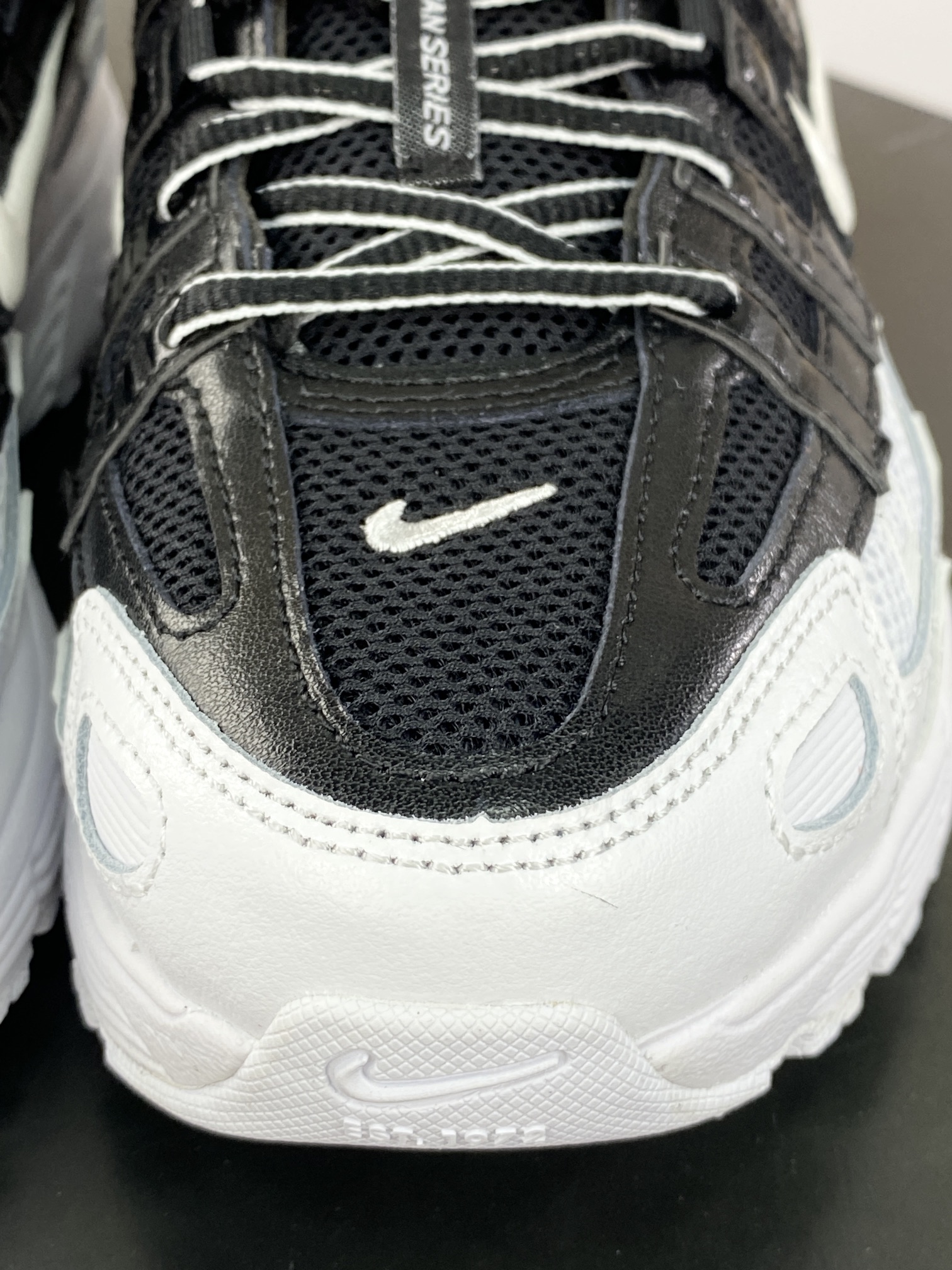 Nike P-6000 ”White/Black” series low-top retro dad jogging shoes ”White and Black Tai Chi” BV1021-003