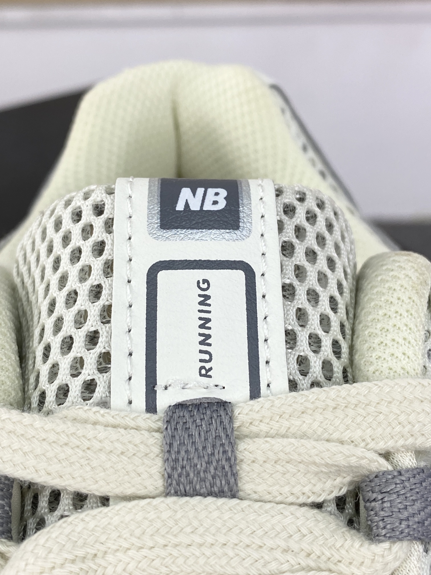 180 NB新百伦New Balance M1906R系列低帮慢跑鞋“网布米白灰”M1906RP