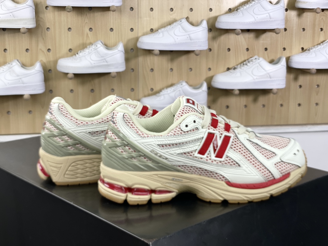 180 新百伦New Balance M1906R系列复古老爹风慢跑鞋“网布白灰大学红”M1906RO