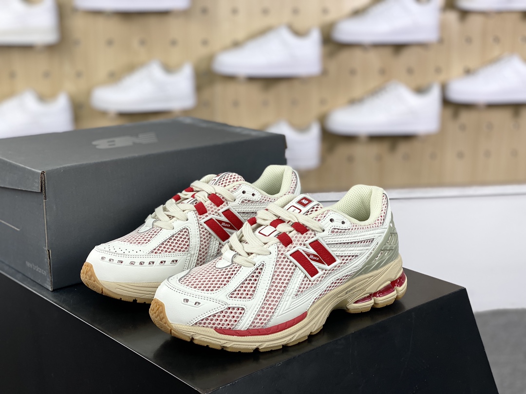 180 新百伦New Balance M1906R系列复古老爹风慢跑鞋“网布白灰大学红”M1906RO