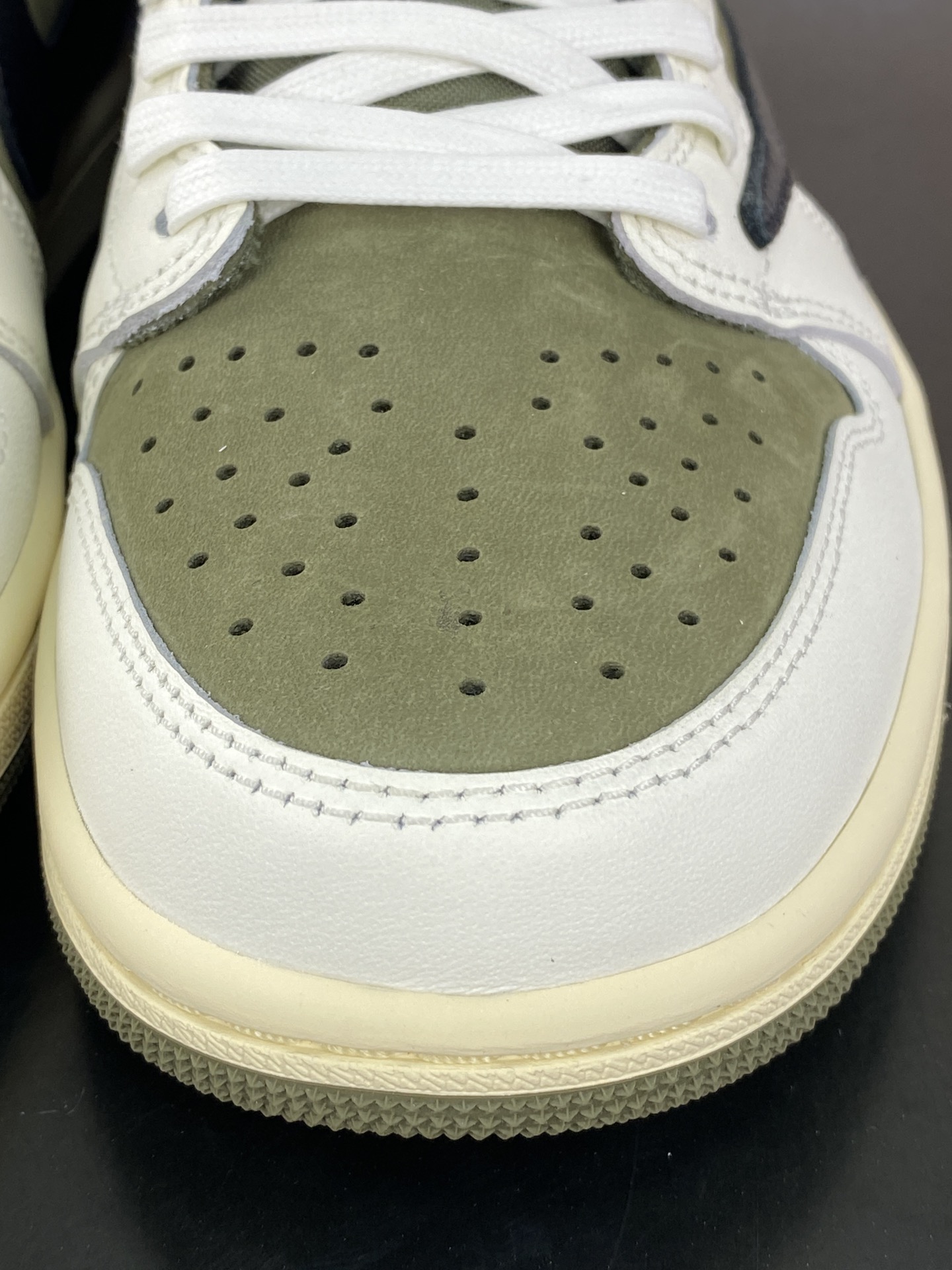 400 Travis Scott x Nike Air Jordan 1 Low OG"Medium Olive"AJ1乔丹一代篮球鞋“TS联名反转橄榄绿白黑倒钩10.0”DM7866-200