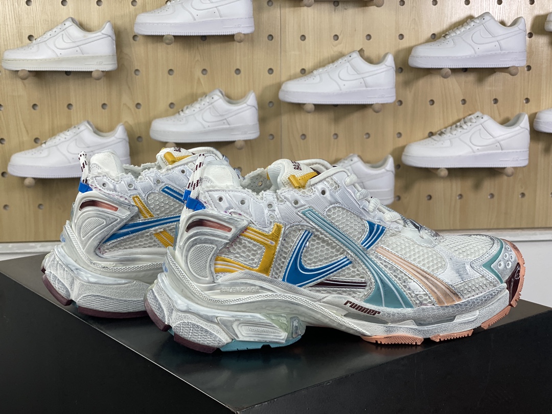 500 巴黎世家BALENCIAGA Runner Sneaker"White/Blue/Peach"2.0慢跑慢跑鞋“2.0解构破坏黑钱了桃粉紫”772774 W3RMU 9754