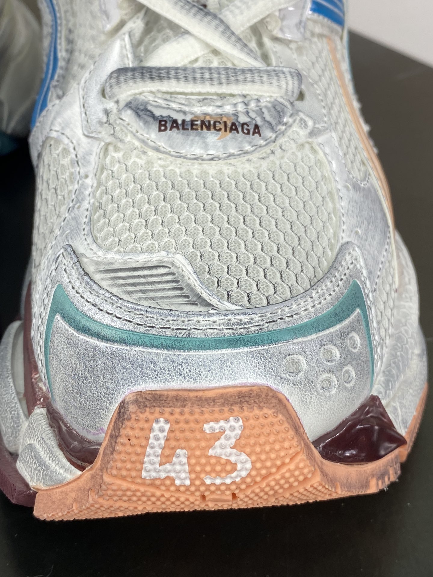 500 巴黎世家BALENCIAGA Runner Sneaker"White/Blue/Peach"2.0慢跑慢跑鞋“2.0解构破坏黑钱了桃粉紫”772774 W3RMU 9754