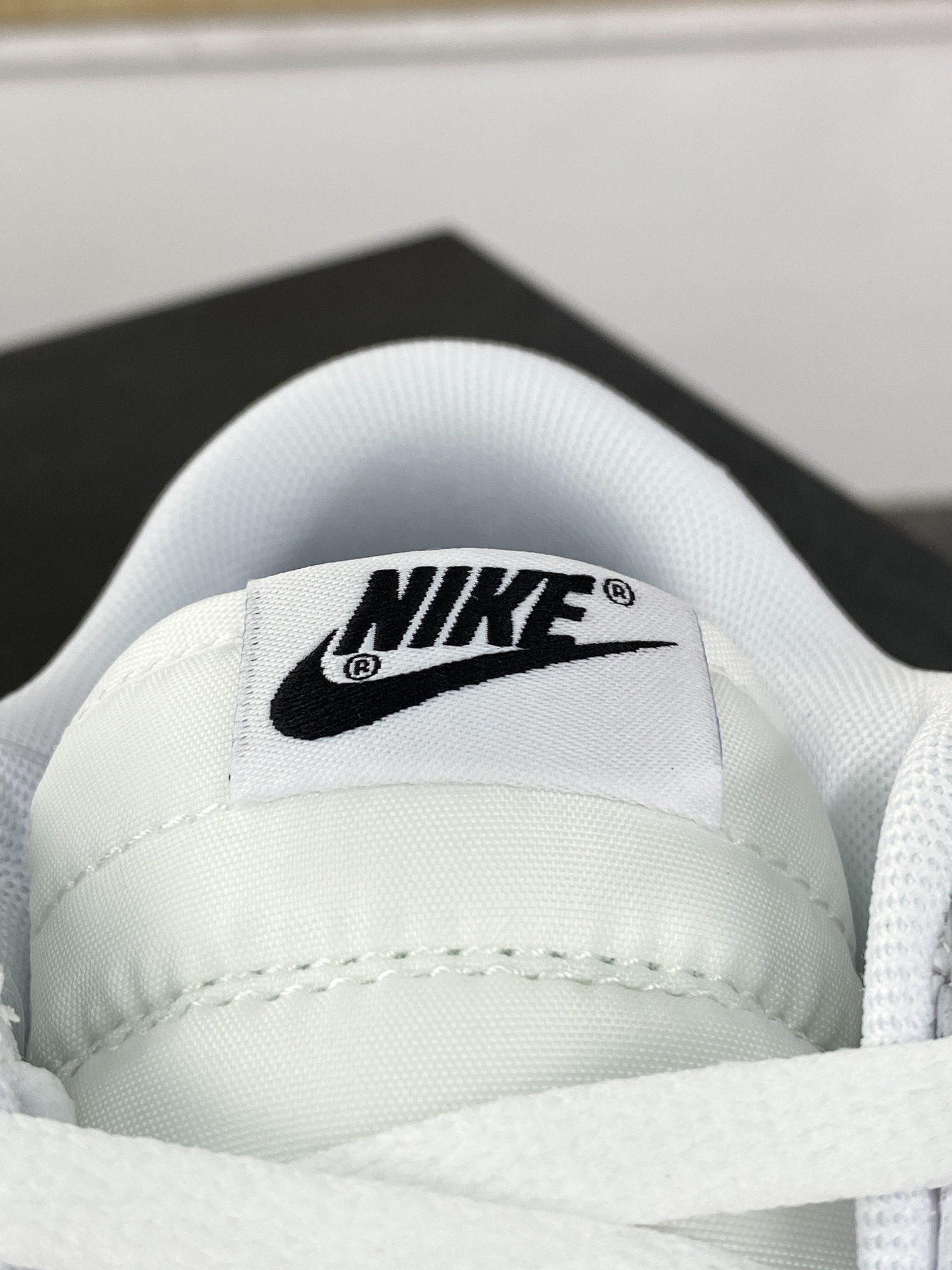 200 耐克Nike SB Dunk Low"White/Gum"扣篮系列低帮休闲板鞋“皮革白生胶底”311369-100