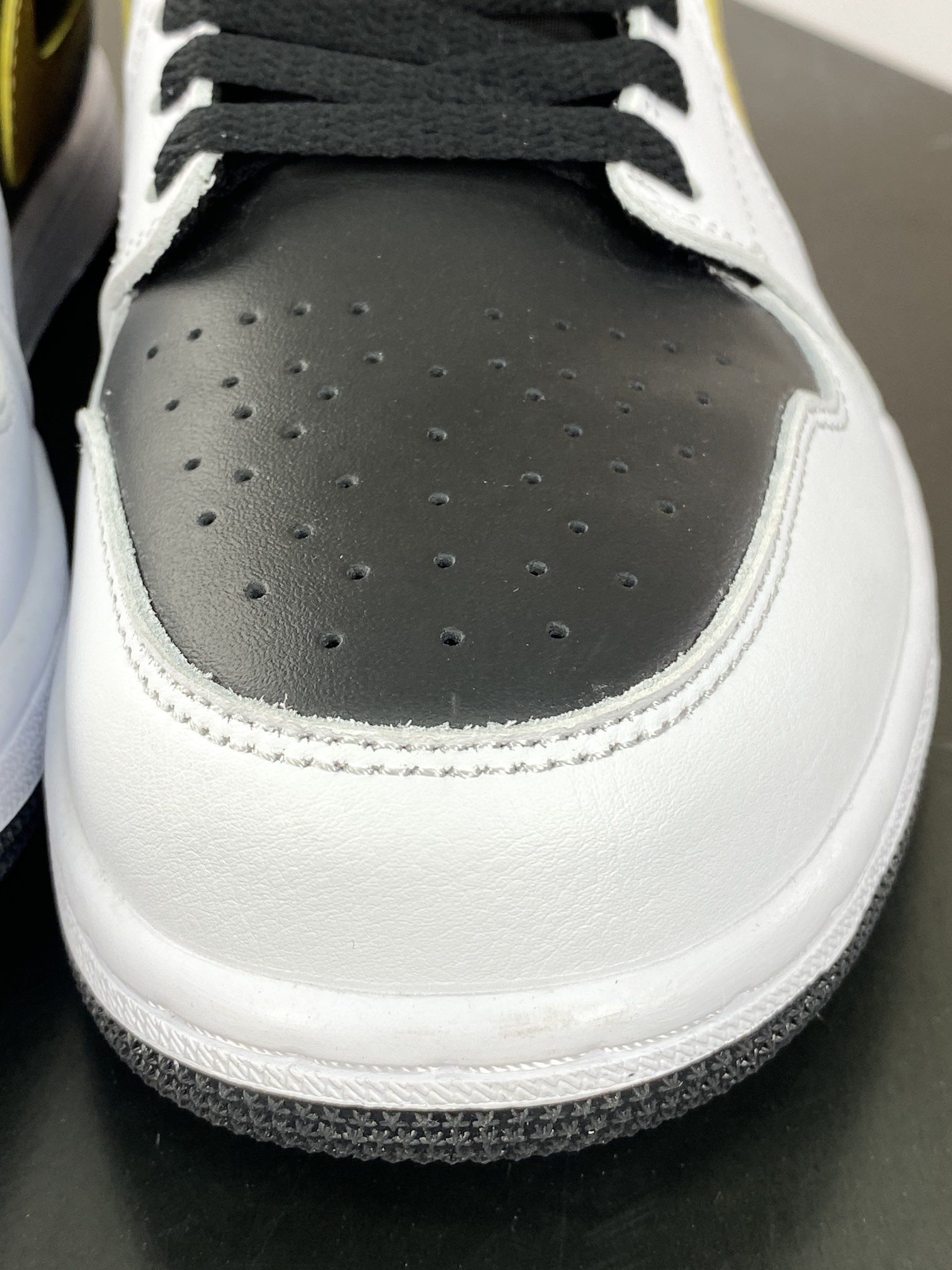 200 耐克Nike Air Jordan 1 Low"White/Black/Metallic Gold"AJ1乔丹一代篮球鞋“白黑金钩”553558-172