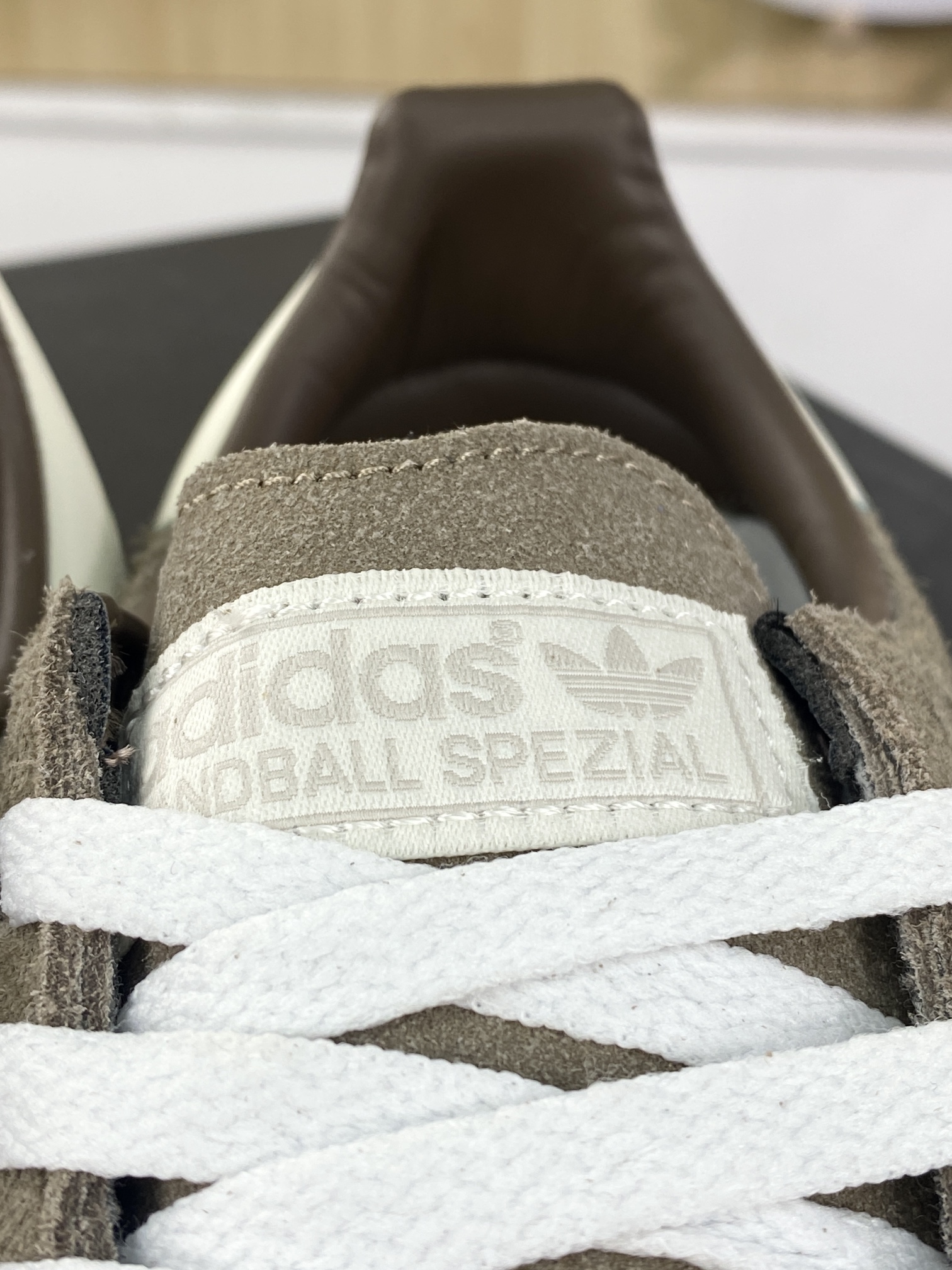 140 阿迪达斯Adidas Originals Handball SPZL 手球运动员系列板鞋“翻毛可可棕奶白焦糖底”IE6490