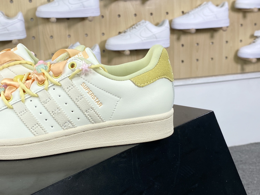 220 三叶草Adidas Originals Superstar”Cream White/Yellow”经典贝壳头板鞋“皮革白黄马卡龙鞋饰”IF1805