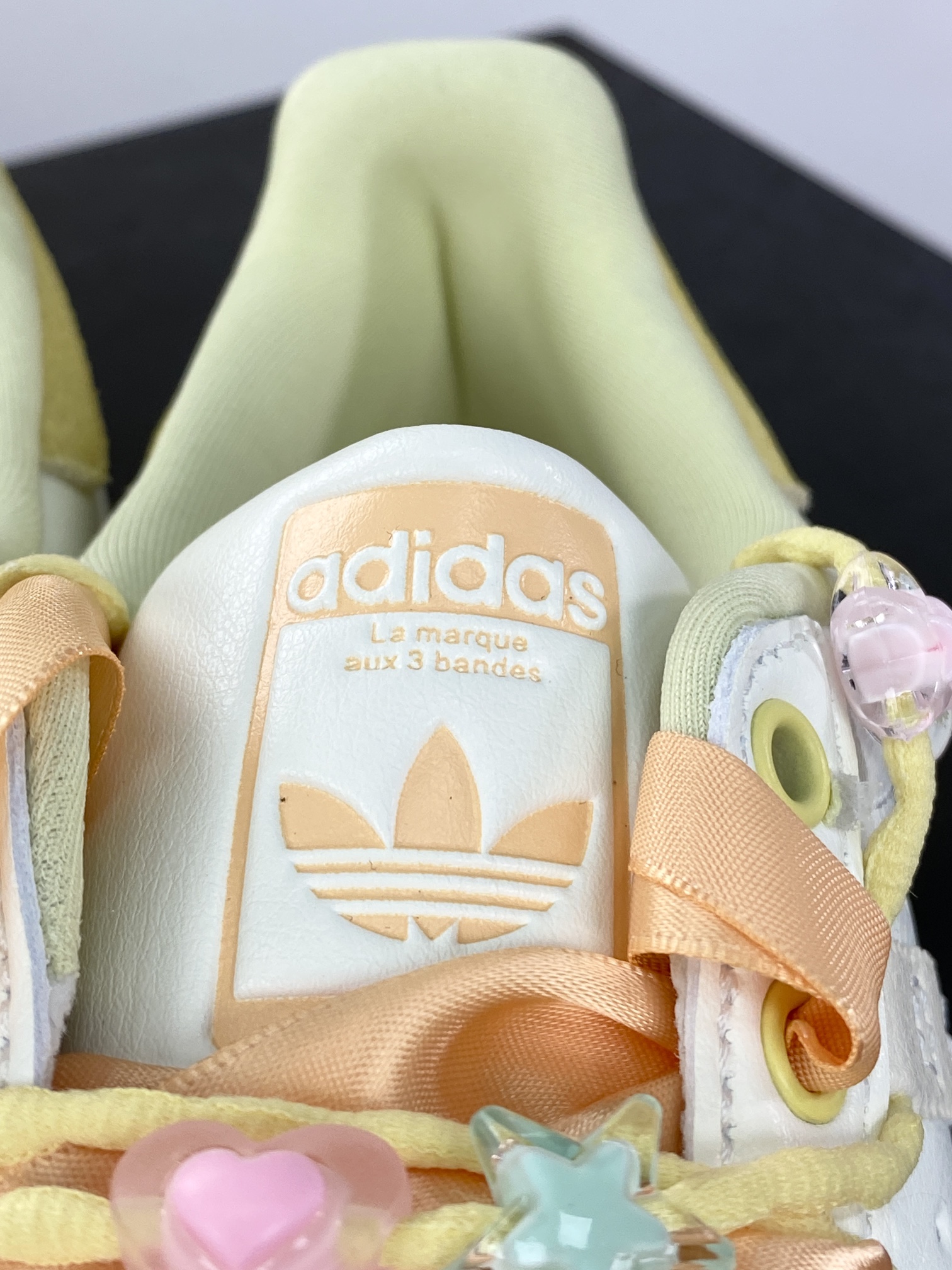 220 三叶草Adidas Originals Superstar”Cream White/Yellow”经典贝壳头板鞋“皮革白黄马卡龙鞋饰”IF1805