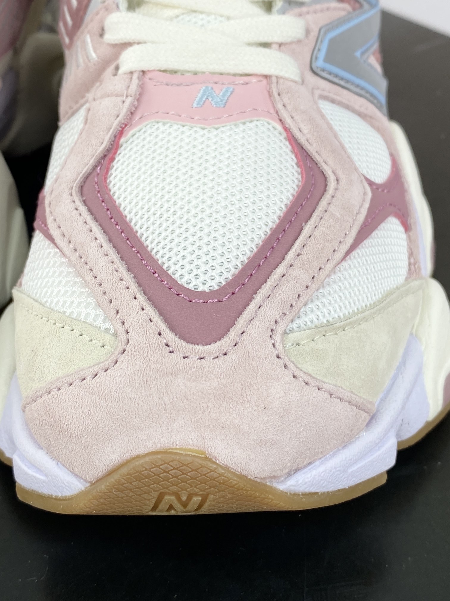 240 新百伦New Balance 9060”Rose Pink”系列复古跑步鞋“米粉白”U9060FRL