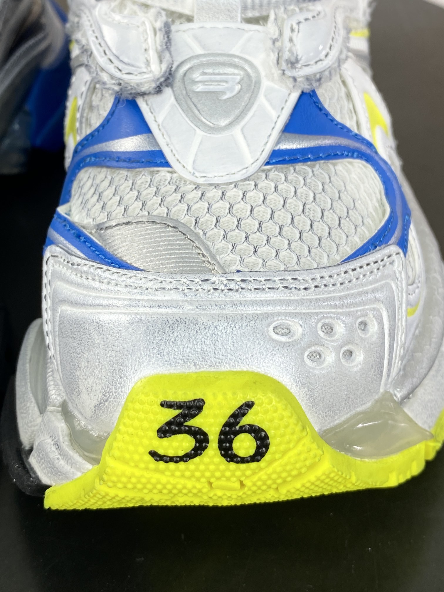 500 巴黎世家BALENCIAGA Runner Sneaker 3.0慢跑系列低帮慢跑鞋“解构破坏黄蓝3.0”779064 W3RXP 9074