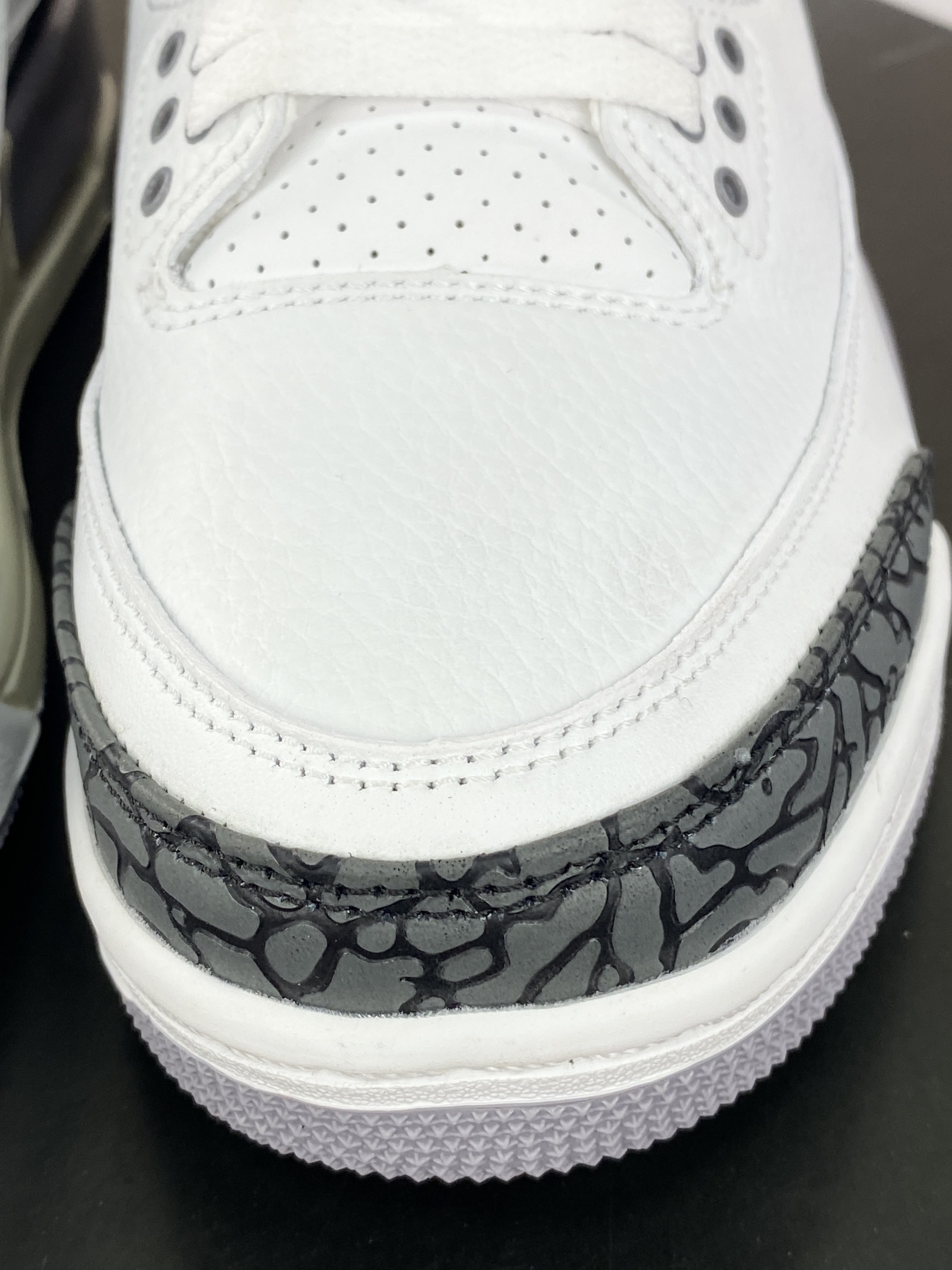 280 耐克Nike Air Jordan 3 Retro”Cement Grey”迈克尔·乔丹AJ3代中帮篮球鞋“白水泥深灰爆裂纹”CT8532-106