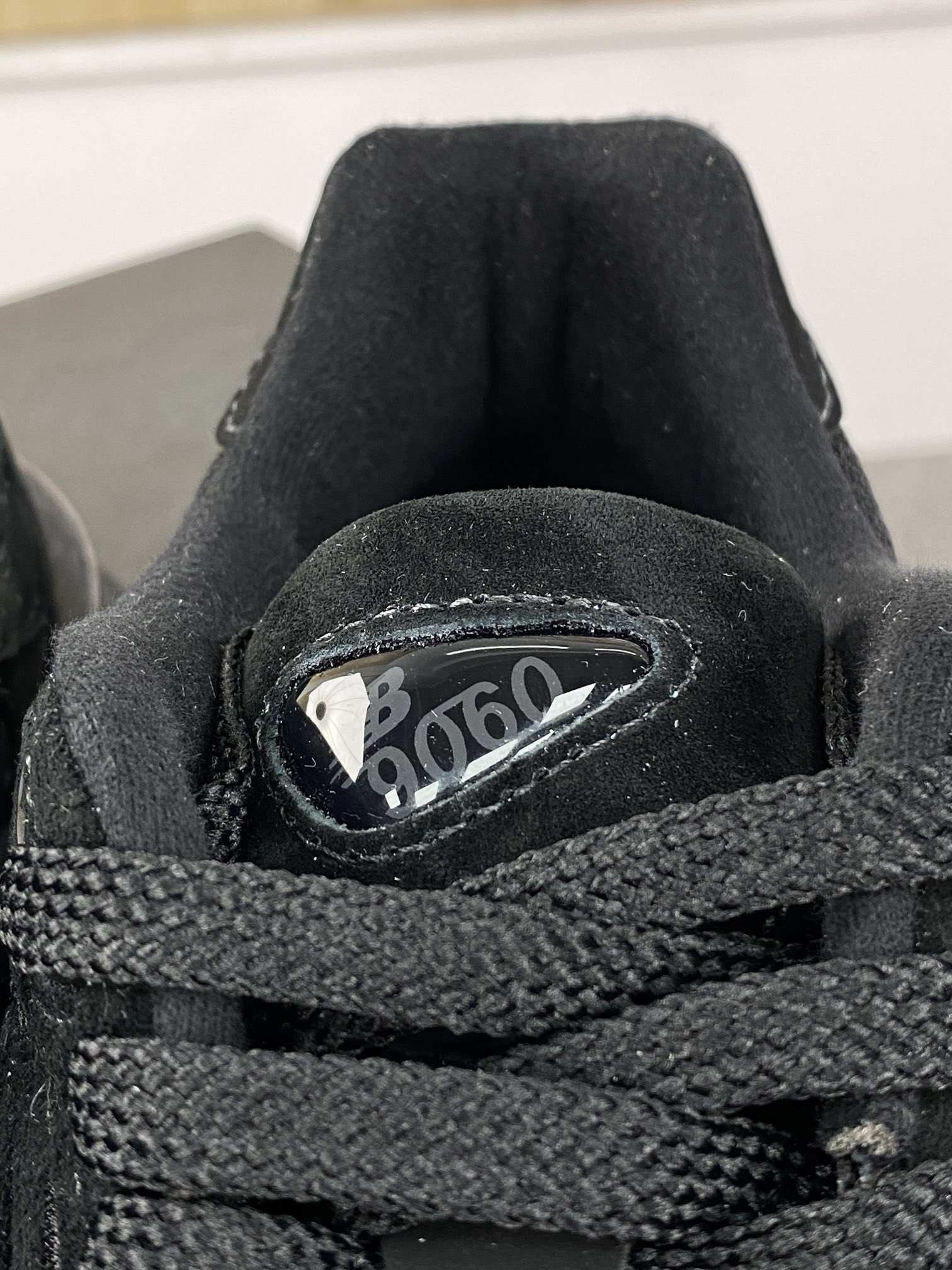 220 新百伦New Balance 9060”Triple Black”系列复古百搭跑步鞋“武士黑灰反光”U9060BPM