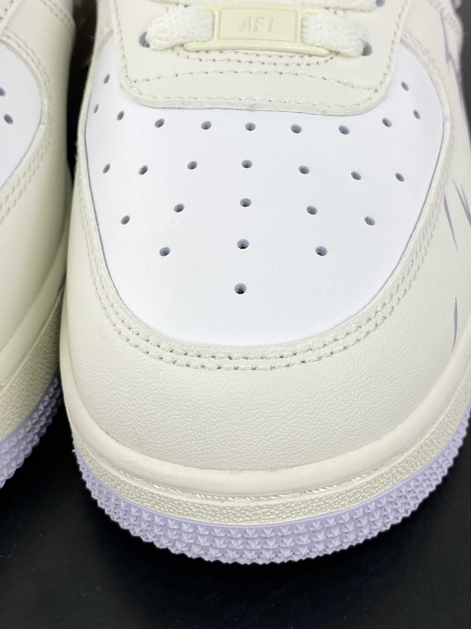 240 耐克Nike Air Force 1'07 Low Retro”Ode to Gallantry”空军一号板鞋“米白酒红竹林侠客行”XC2351-110