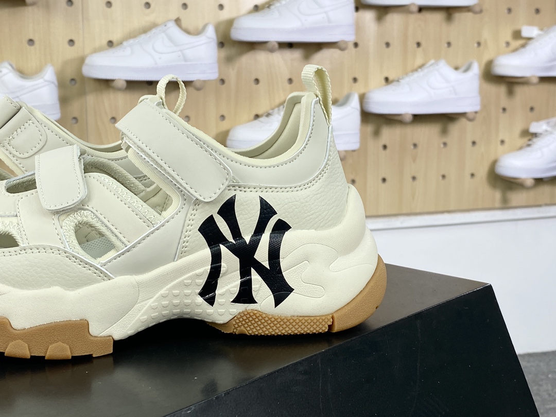 180 New York Yankees x MLB Big Ball Chunky Mask Sandal 系列鞋鞋“象牙白黑NY印花生胶底”3ASDCH133-GP007C