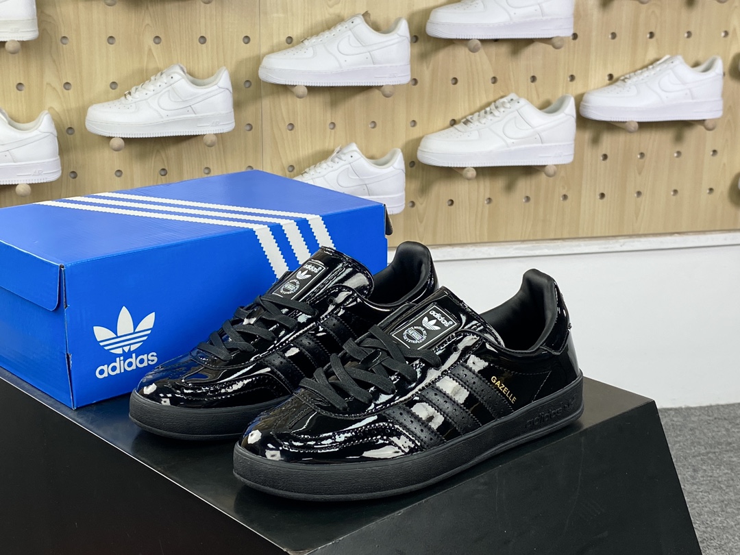 160 阿迪达斯Adidas Gazelle Indoor Trainers 羚羊内训系列低帮板鞋“亮皮黑布洛克”IG1891