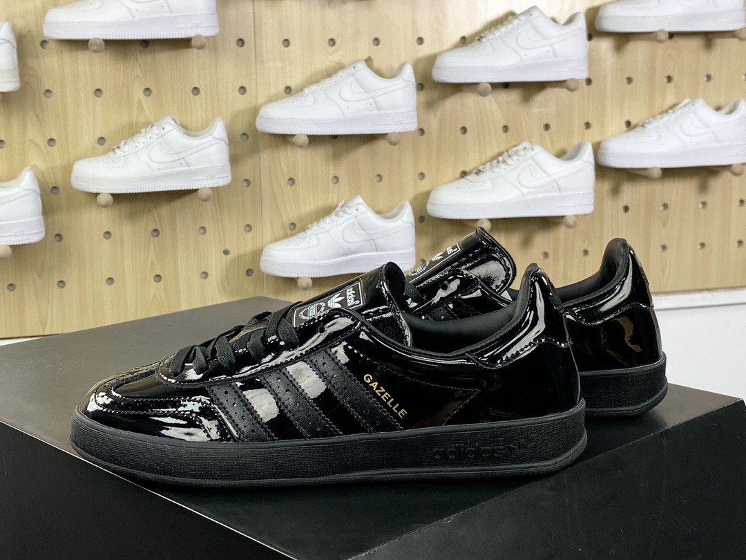 160 阿迪达斯Adidas Gazelle Indoor Trainers 羚羊内训系列低帮板鞋“亮皮黑布洛克”IG1891