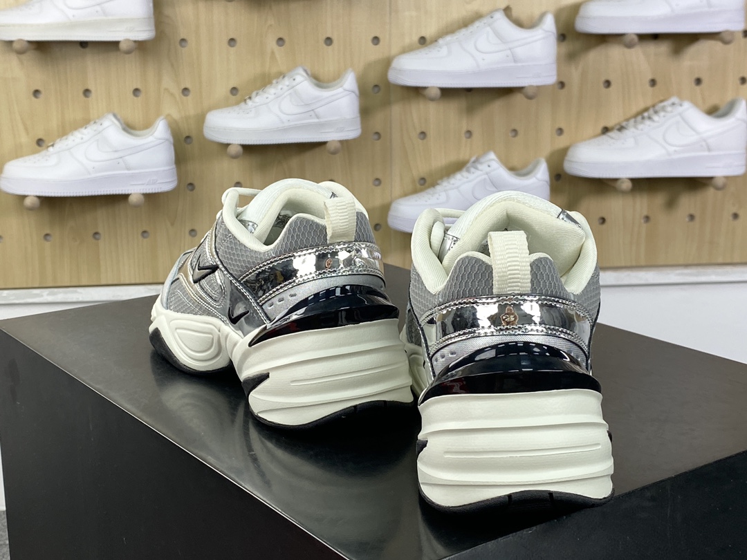 200 耐克Nike M2K Tekno"Mirror-Like Silver"系列低帮运动鞋“镜面银黑”HY95171