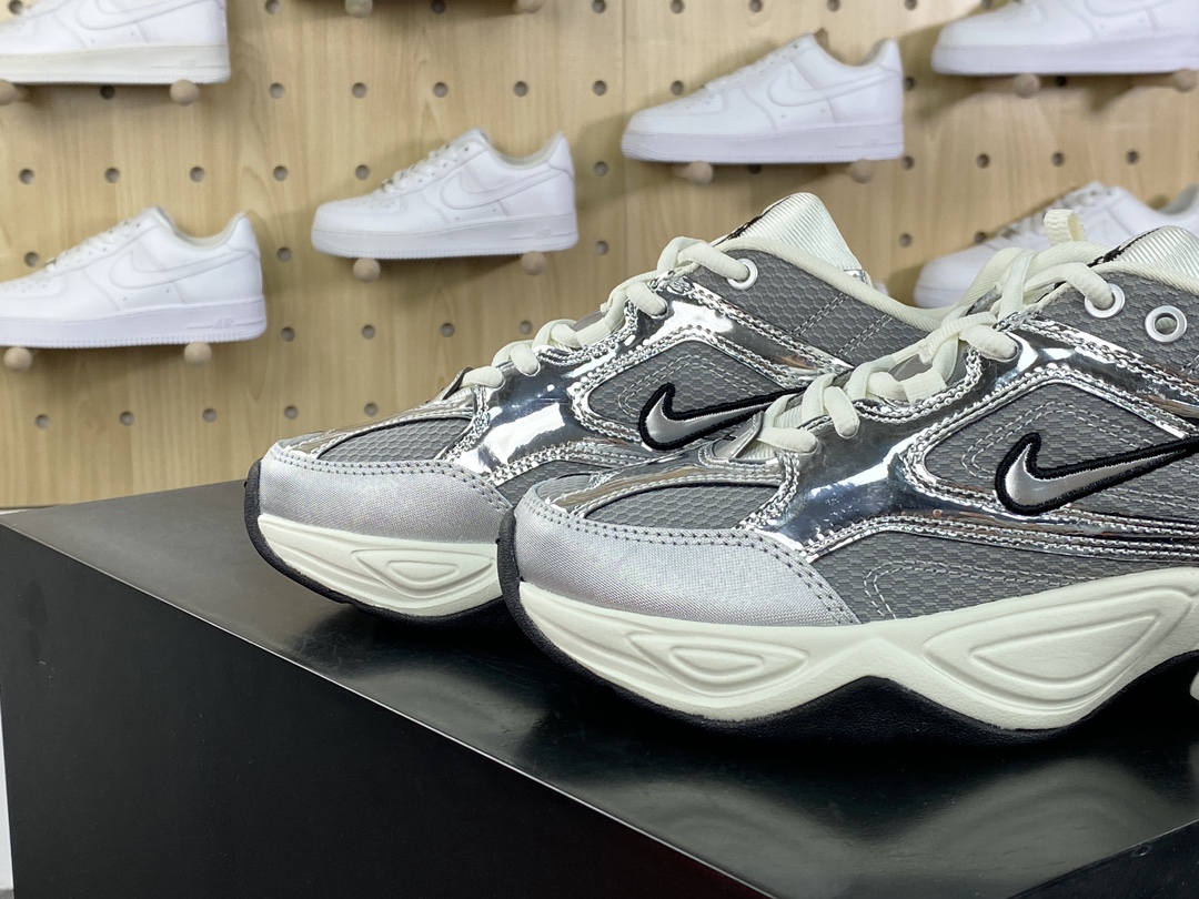 200 耐克Nike M2K Tekno"Mirror-Like Silver"系列低帮运动鞋“镜面银黑”HY95171