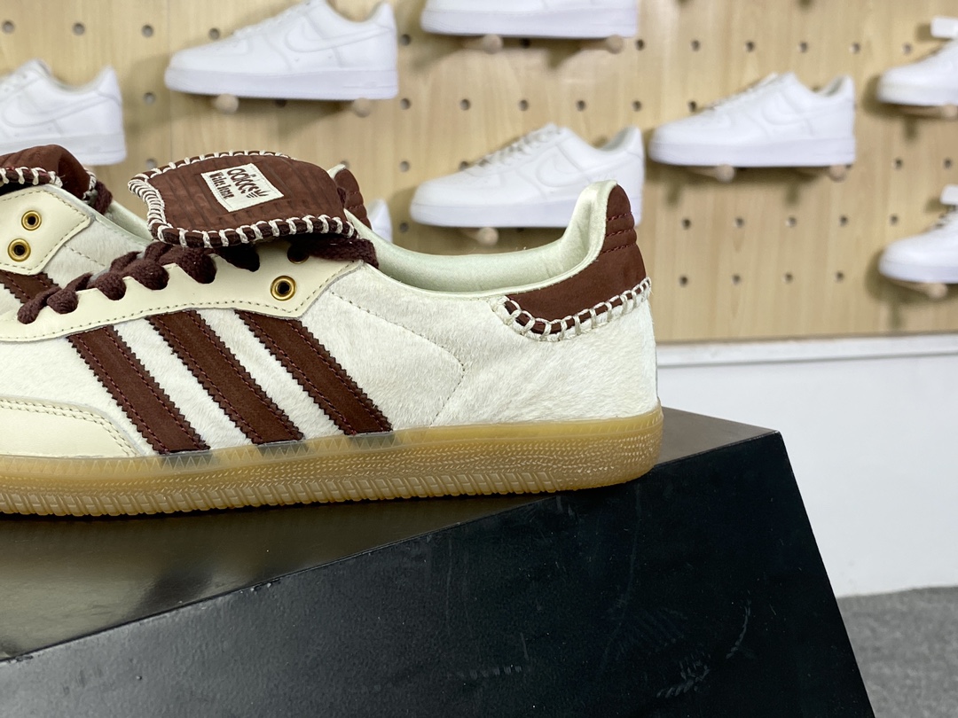 340 Wales Bonner x Adidas Originals Samba Classic”Pony Tonal”桑巴舞板鞋“联名米白酒红马毛生胶底”IE0586