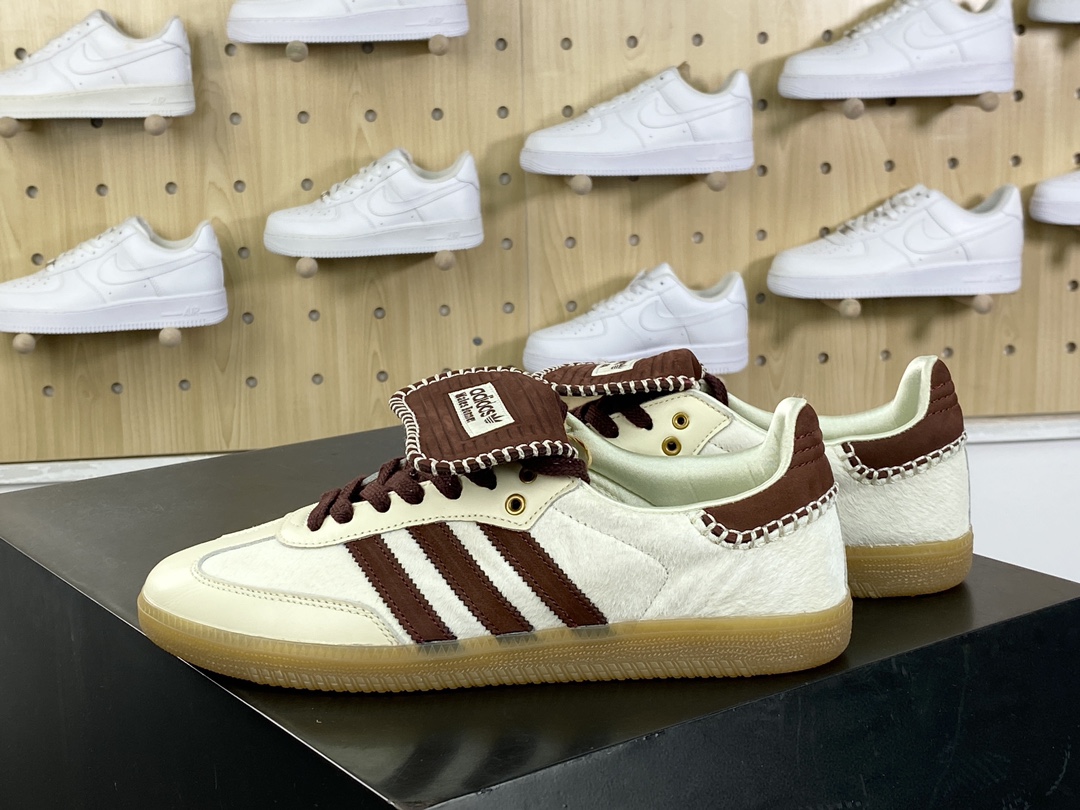 340 Wales Bonner x Adidas Originals Samba Classic”Pony Tonal”桑巴舞板鞋“联名米白酒红马毛生胶底”IE0586