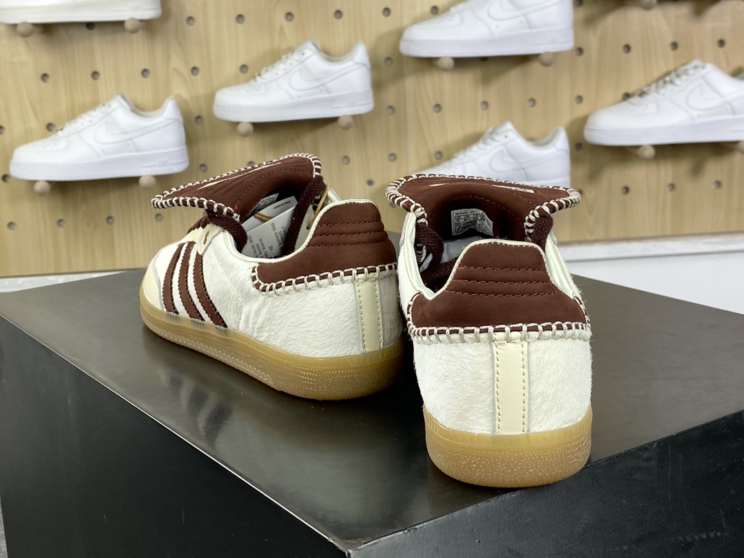 340 Wales Bonner x Adidas Originals Samba Classic”Pony Tonal”桑巴舞板鞋“联名米白酒红马毛生胶底”IE0586