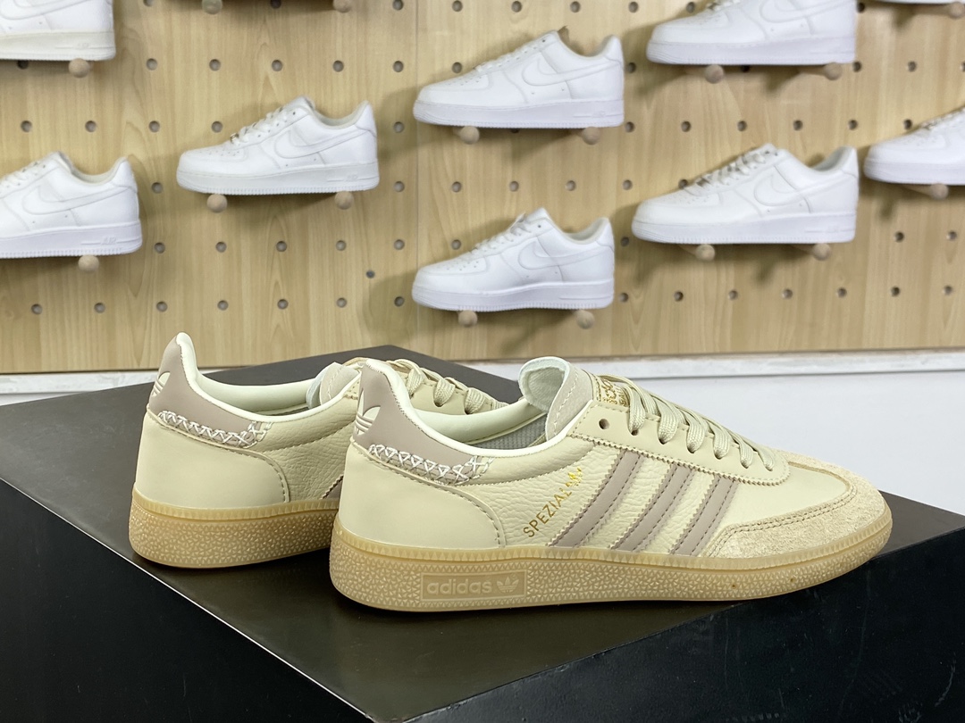 140 阿迪达斯Adidas Originals Handball SPZL 手球运动员板鞋“皮革燕麦奶白生胶底”IE3699